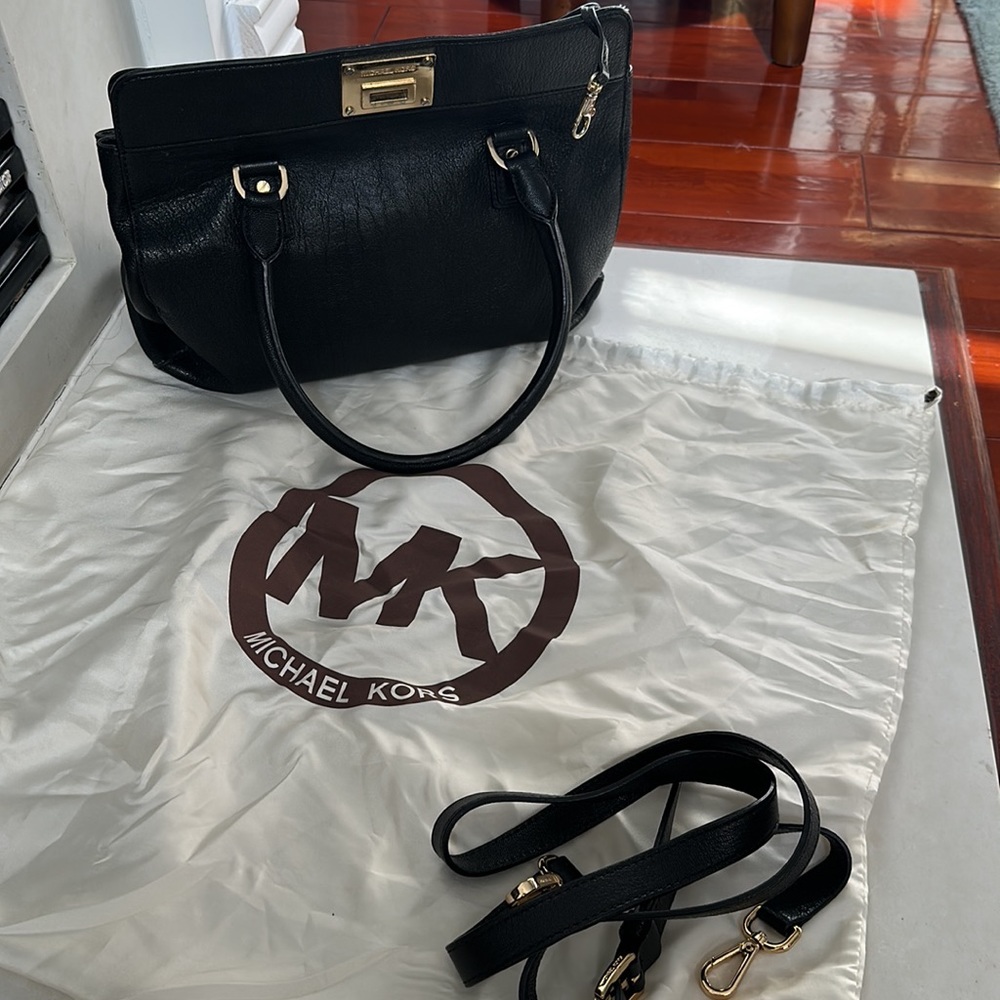 MICHAEL Michael Kors Saffiano Leather shoulder Bag with long strap and dust bag.